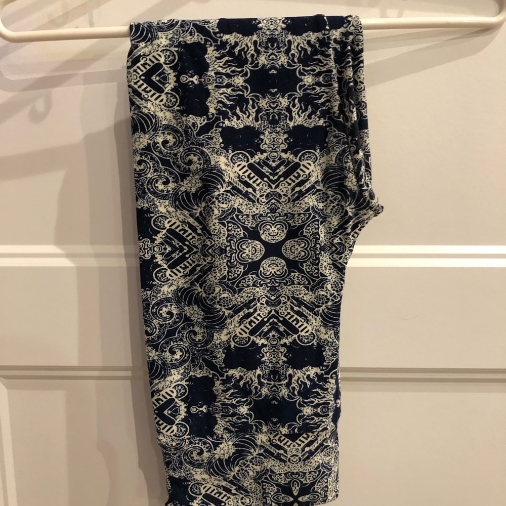 Lularoe OS leggings. Never worn without tags